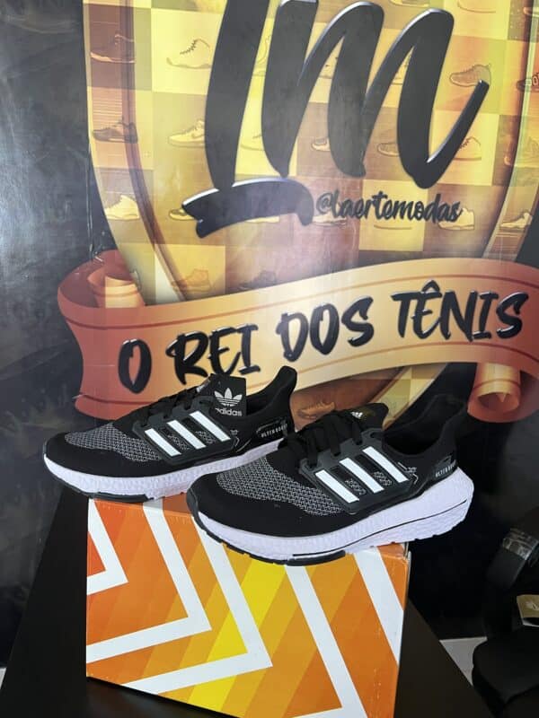 ADIDAS ULTRABOOST PRETO/BRANCO
