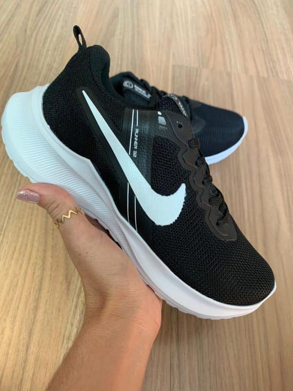 Nike quest Preto Branco