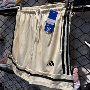 Short Adidas Bege